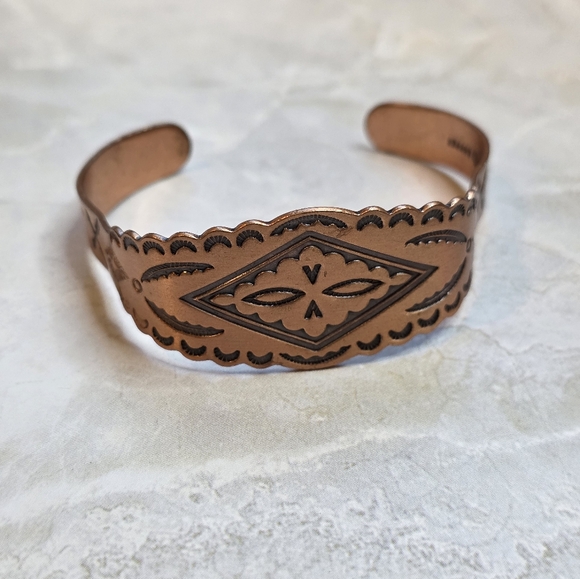 Jewelry - Vintage 70s Southwestern copper cuff